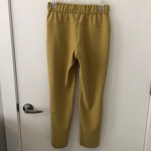 Lululemon on the fly pant “25